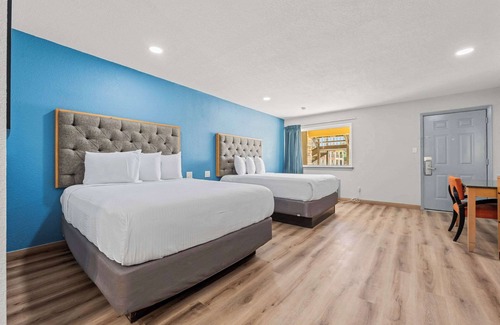 Sealy Hotel | Econo Lodge Inn & Suites