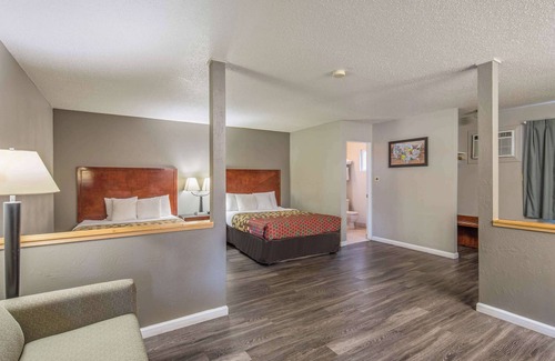 Yreka Hotel | Econo Lodge Inn Suites Yreka