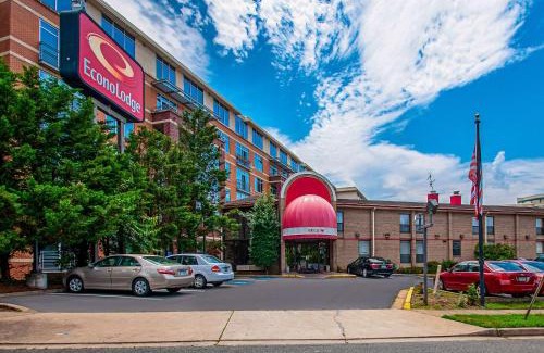 East Falls Church Cabin | Econo Lodge Metro