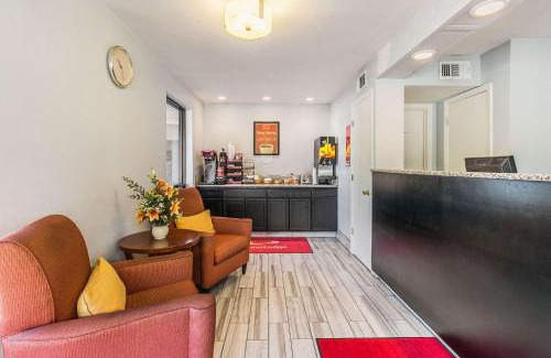 Tallahassee Cabin | Econo Lodge North