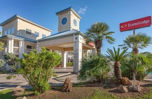 Harlandale Cabin | Econo Lodge San Antonio South