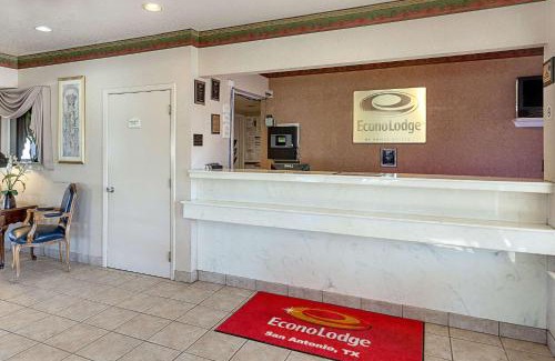Harlandale Cabin | Econo Lodge San Antonio South