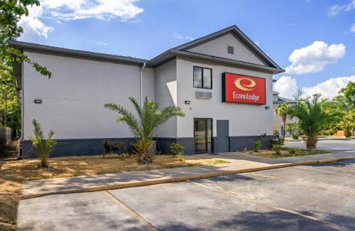 Jesup Cabin | Econo Lodge
