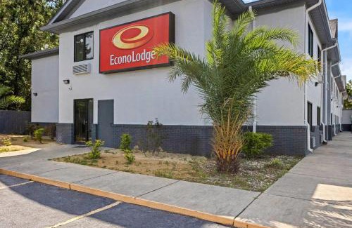 Jesup Cabin | Econo Lodge