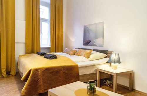 Rudolfsheim-Funfhaus Apartment | Economy Apt. Well Connected to the Whole City