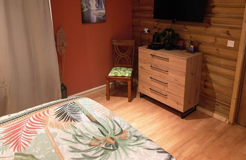 Sainte-Suzanne House | Ecrin de Daisy, joli bungalow avec piscine