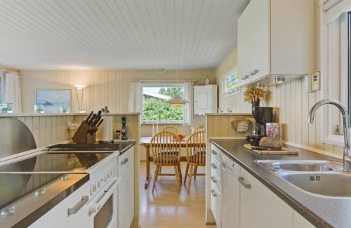 Fej House | "Eddy" - 50m from the sea by Interhome