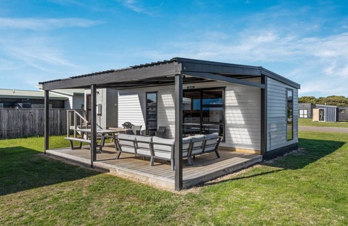 Waiotahi Apartment | Eddyville – Laid-Back Cabin Within Easy Reach of the Beach