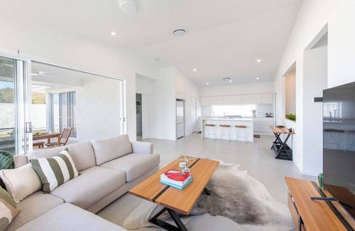 Yamba House | Eden - Oceanstays - Pet friendly