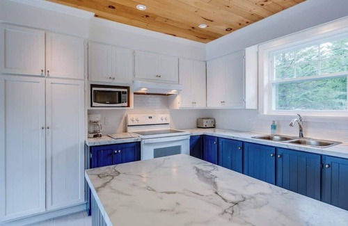 Stanstead Township Ski Chalet | Edge of Lake Lovering - Spa - Solstice