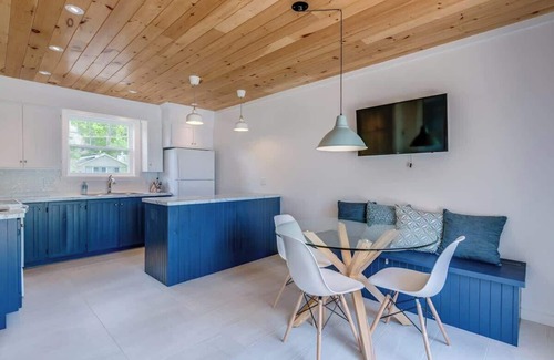 Stanstead Township Ski Chalet | Edge of Lake Lovering - Spa - Solstice