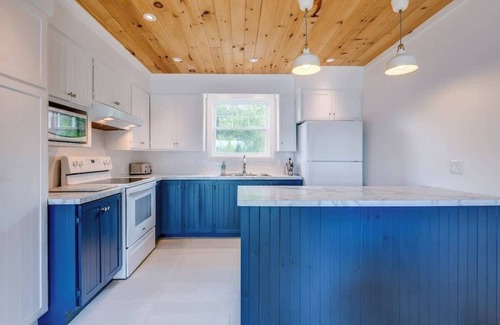 Stanstead Township Ski Chalet | Edge of Lake Lovering - Spa - Solstice