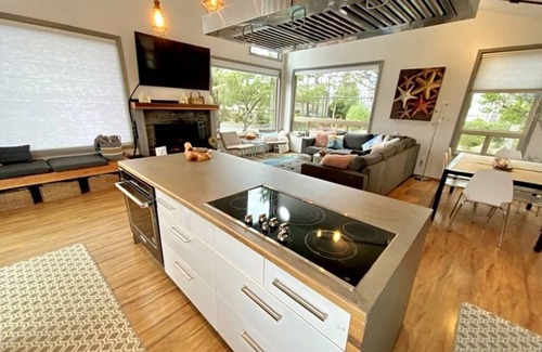Seaside House | EdgewoodCove - Majestic Seaside Retreat W/Stunning Ocean & Mountain Views