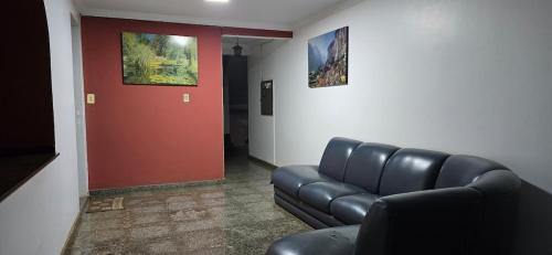 Maringa Apartment | Edificio Italia - 3 quartos - 2 banheiros - 1 garagem coberta - Taxa Para Hospedes Com Pets