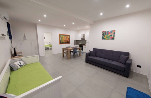 Scoglitti Apartment | Eggplant apartment in villa with swimming pool, sea village Scoglitti.