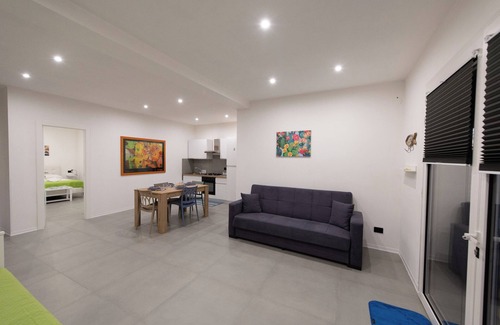 Scoglitti Apartment | Eggplant apartment in villa with swimming pool, sea village Scoglitti.