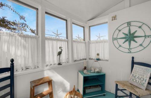 Chincoteague House | Egret's Walk - Charming Cottage on North Main!