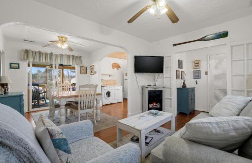 Chincoteague House | Egret's Walk - Charming Cottage on North Main!
