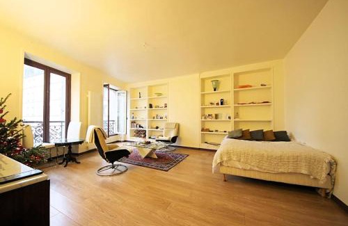 Chaillot Apartment | Eiffel Tower Paris