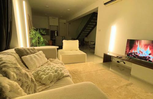 Taman Mutiara Apartment | Ekocheras Premium Suite by Roomsy, Kuala Lumpur