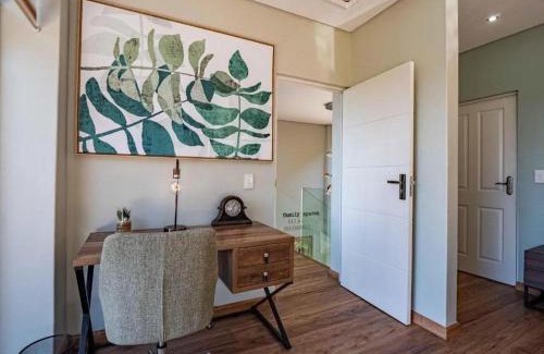 La Lucia House | Ekuthuleni Modern Christian Guesthouse with seaview