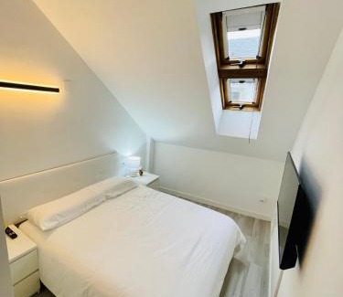 Biescas Apartment | El Ático Nuevo en el centro con ascensor, garaje, aire acondicionado y WiFi