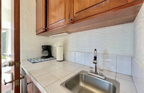 Roatan Apartment | El Castillo Blanco Apartments @Parrot Tree, Roatan