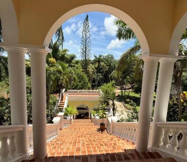 Cabrera Bed & Breakfast | El Castillo Tropical Desconéctate de la civilización