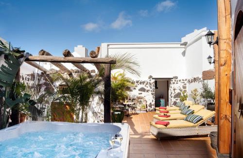 Arrecife Hotel | El Charco Suites