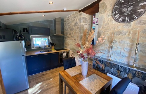 Septfonds Apartment | El Nido del Merlo with sauna and jacuzzi.