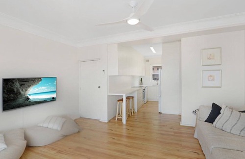 Avoca Beach Apartment | Elanora 1 - Beachfront Unit