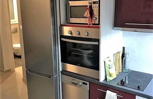 Neos Kosmos Condo | Elea Athens Apartment