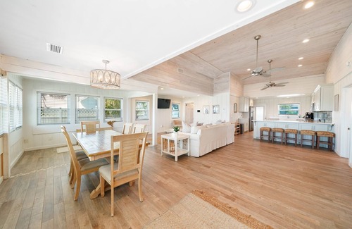 Bahama Beach House | Elegance at Oleander. Beach Front home with Crazy Summer Specials On Sale Now!