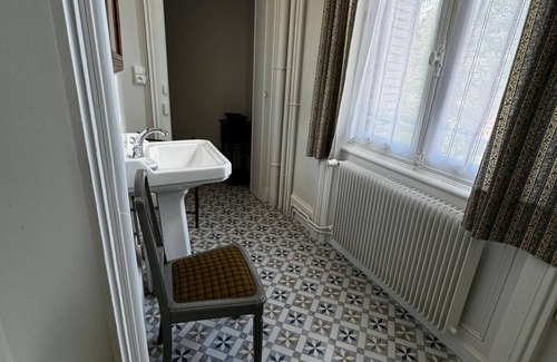 Varenne-Saint-Germain Other | Elegance and charm of a Château in Burgundy with the comfort of a villa