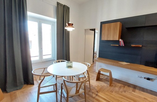 Roman Ghetto Apartment | Elegance, Wine & View