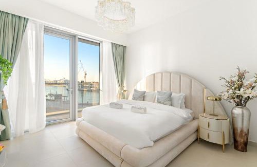 Al Safa Apartment | Elegant 1BR Apt with Balcony Views of Burj Khalifa & Dubai Canal