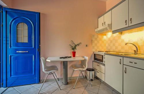 Agios Dimitrios Apartment | Elegant 1BR by Heraklion Beach Sun &Comfort Await