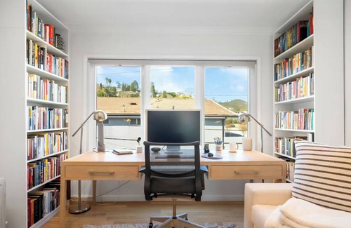 Los Feliz Condo | Elegant 2-bedroom Condo in wonderful Los Feliz with WiFi, Office Space and AC