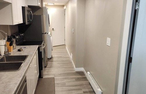 Regina Apartment | Elegant 2-bedroon Suite by Mosaic Stadium & REAL in Regina close to the Airport.