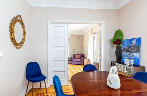 Avenida de Roma Apartment | Elegant 2BR Apart Vintage Elevator Subway