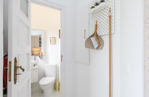 Avenida de Roma Apartment | Elegant 2BR Apart Vintage Elevator Subway