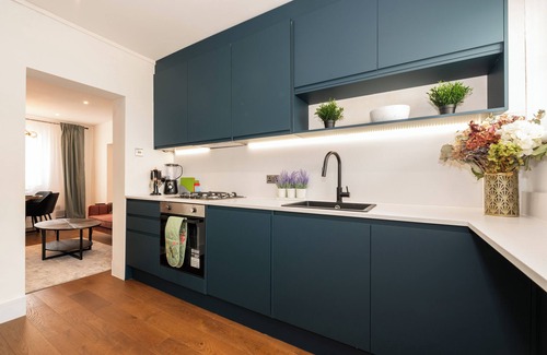 Greenwich Apartment | Elegant 2BR Home | C. London Links | Own Entrance