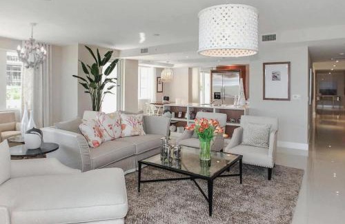 Palm Beach Shores Apartment | Elegant 3-Bedroom Oceanfront Condo With Great View