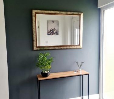 Langley Marish Apartment | Elegant 3BR Home, Sleeps 5, Contractor Stay-Friendly, Near M25, Free Parking