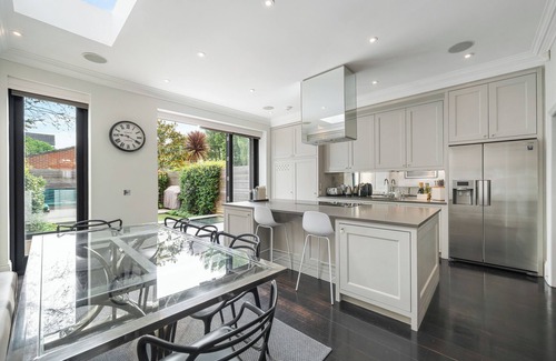 College Park and Old Oak House | Elegant 4-BR House with garden