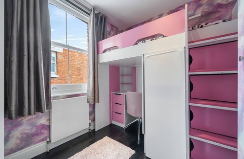 College Park and Old Oak House | Elegant 4-BR House with garden