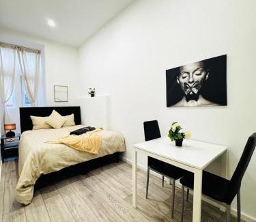 Wahring Apartment | Elegant 5-BR Home , Ideal for Groups & Families