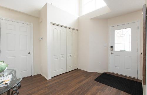 Fort Gary House | Elegant 6 Bedroom House Near U of Manitoba