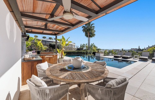Benahavis Villa | Elegant 6-Bedroom Villa in Marbella with Sea Views