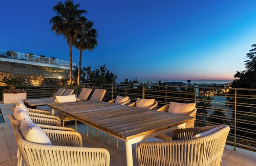 Benahavis Villa | Elegant 6-Bedroom Villa in Marbella with Sea Views
